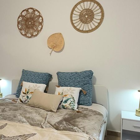 Chambres D'Hotes & Jacuzzi - A L'Ombre Des Amandiers แซ็ง-มาร์แต็ง-ดิอาร์เดช ภายนอก รูปภาพ