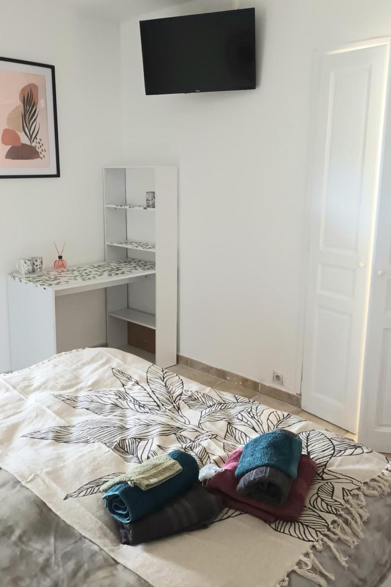 Chambres D'Hotes & Jacuzzi - A L'Ombre Des Amandiers แซ็ง-มาร์แต็ง-ดิอาร์เดช ภายนอก รูปภาพ